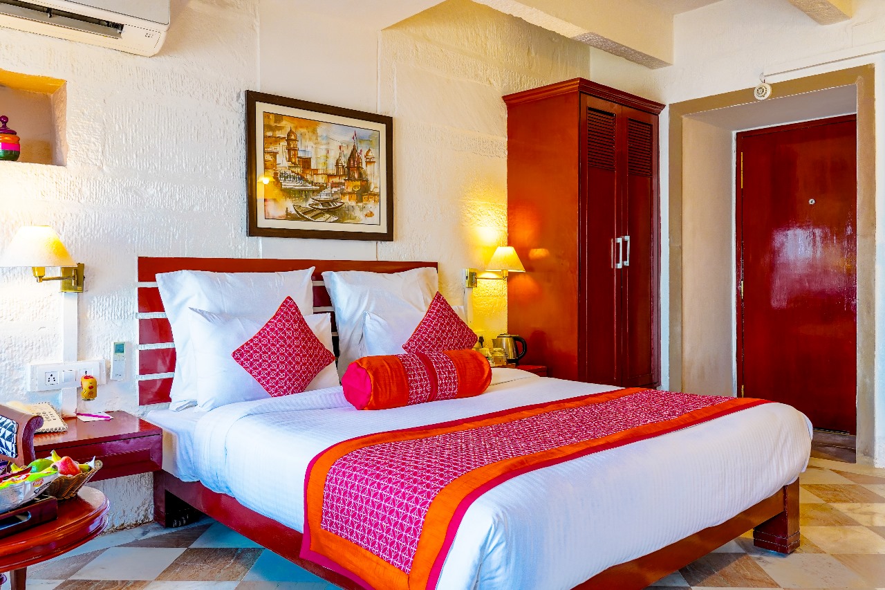 15 Beautifully well-appointed rooms